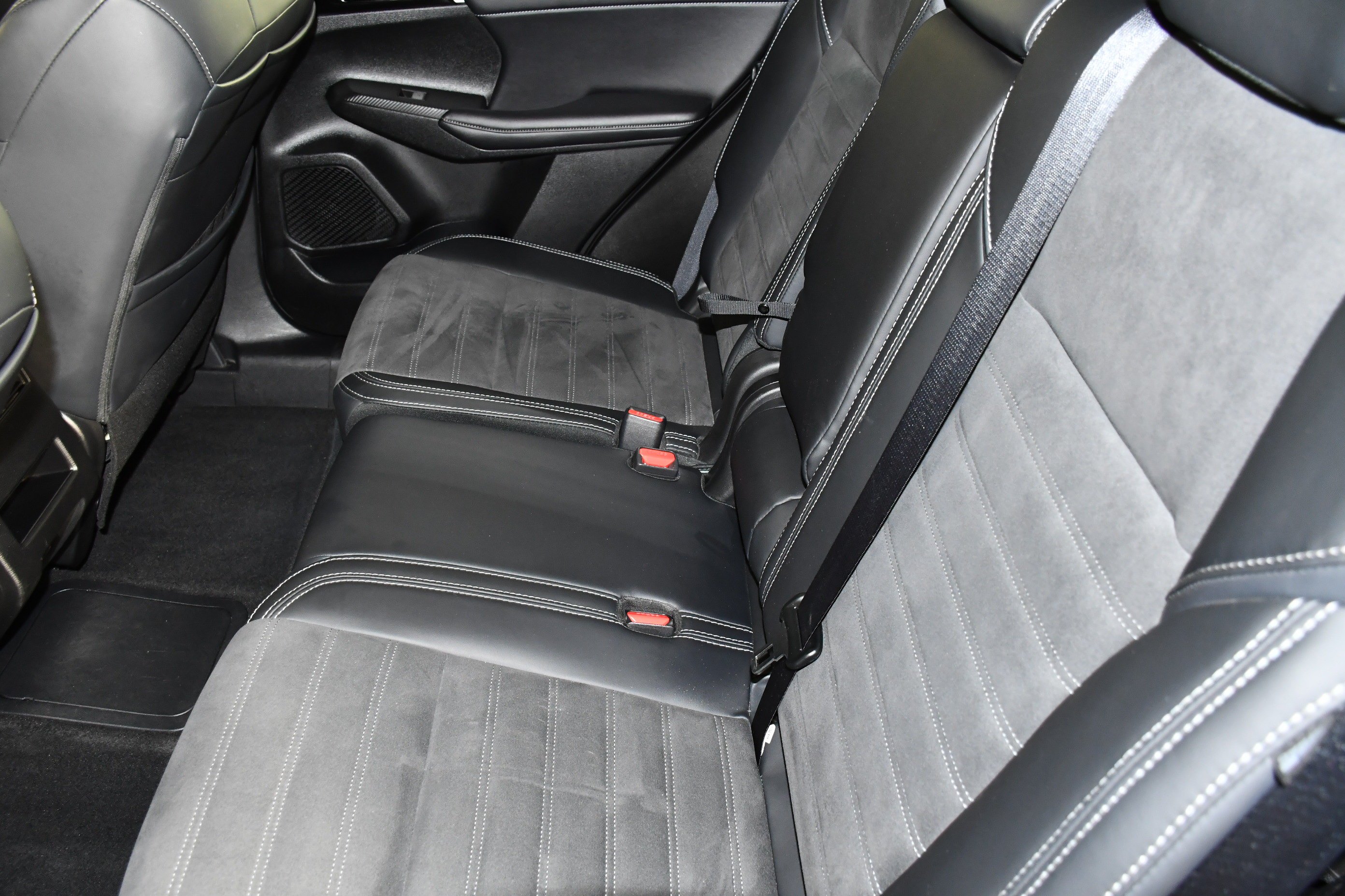 Certified Used 2024 Black Diamond Mitsubishi SE image 47