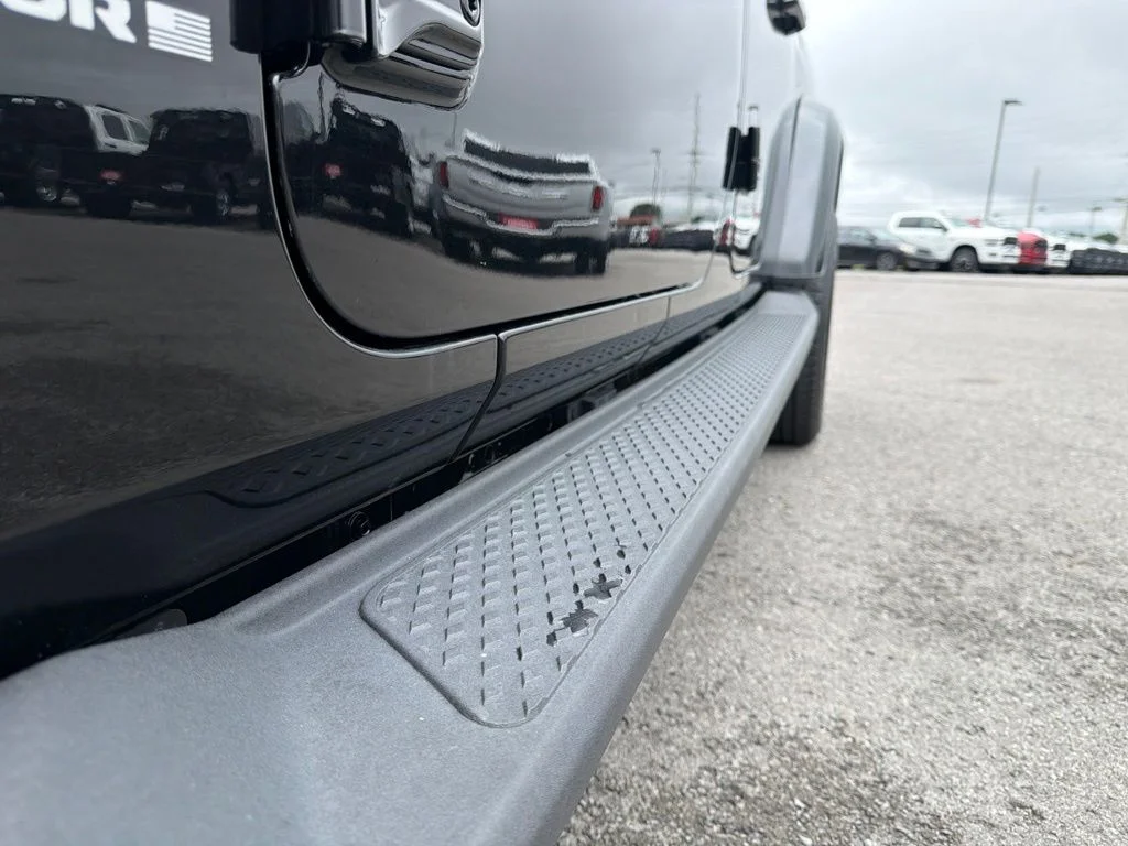 Used 2023 Black Jeep Overland image 15