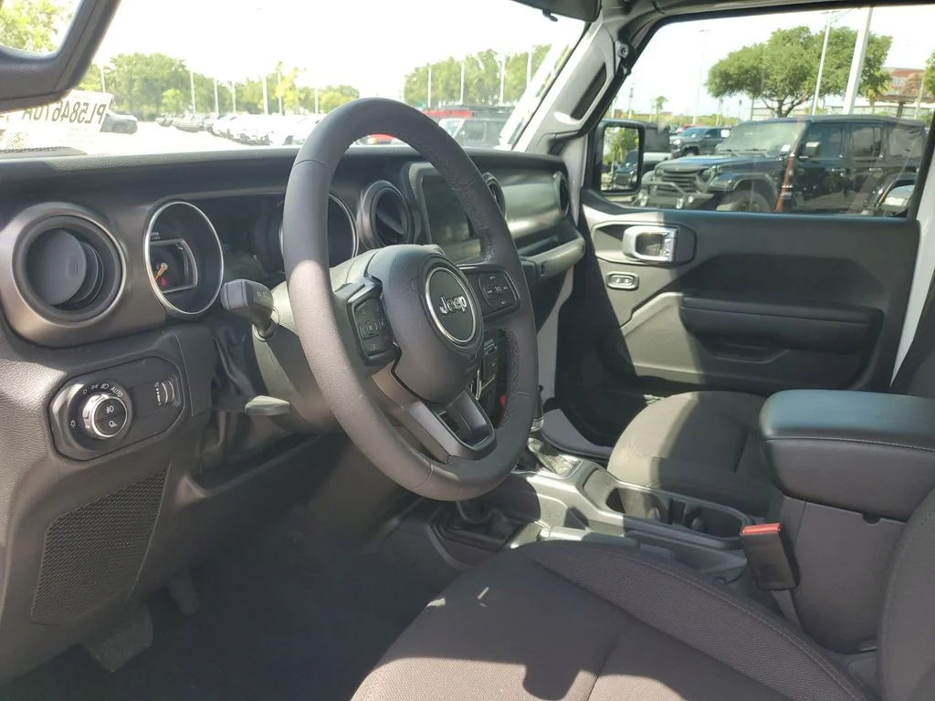 Used 2023 White Jeep Sport S image 10