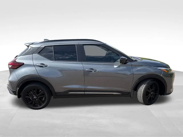 Used 2024 Gray Nissan SR image 9