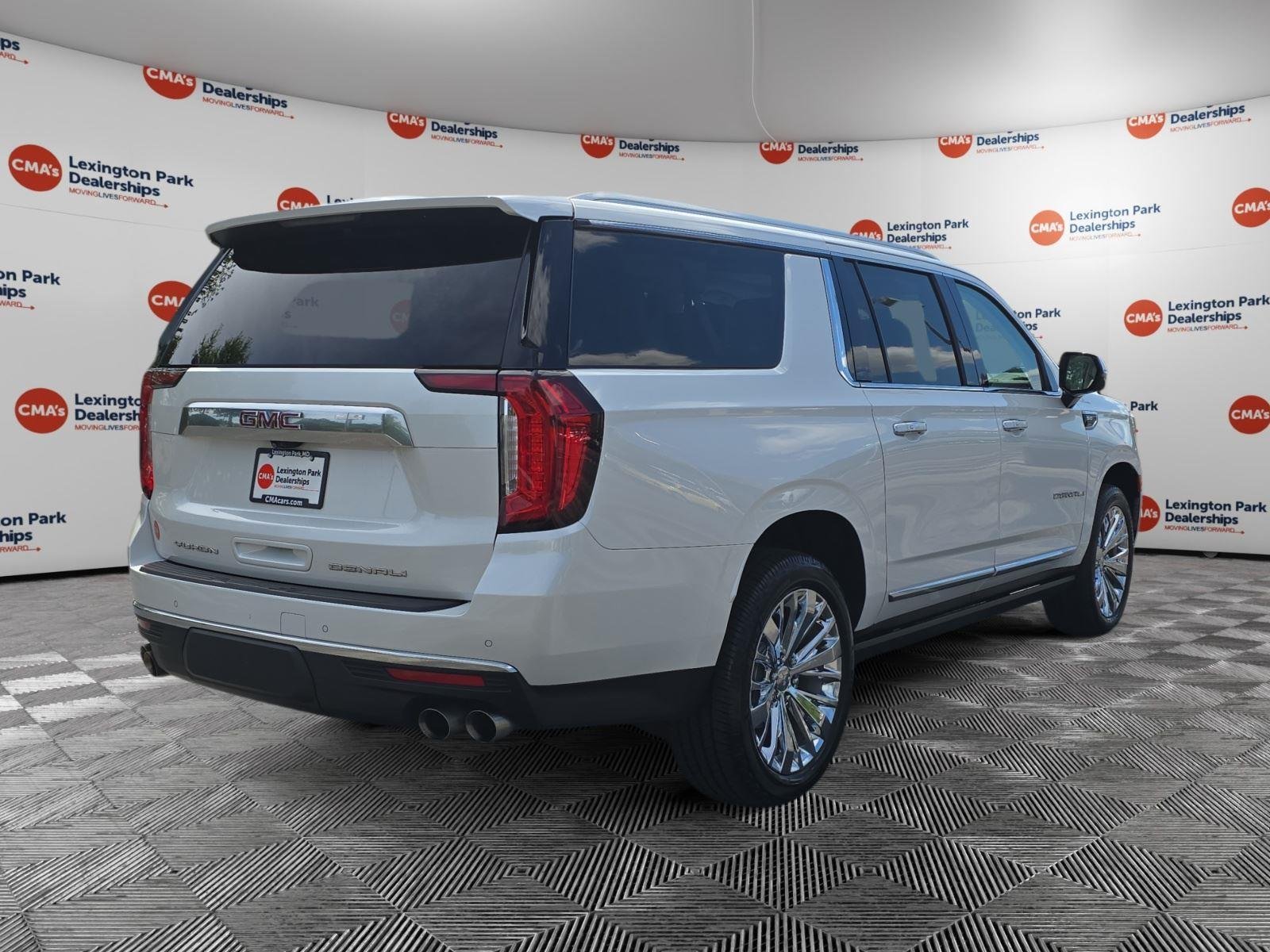 Used 2021 White Frost Tricoat GMC Denali image 7