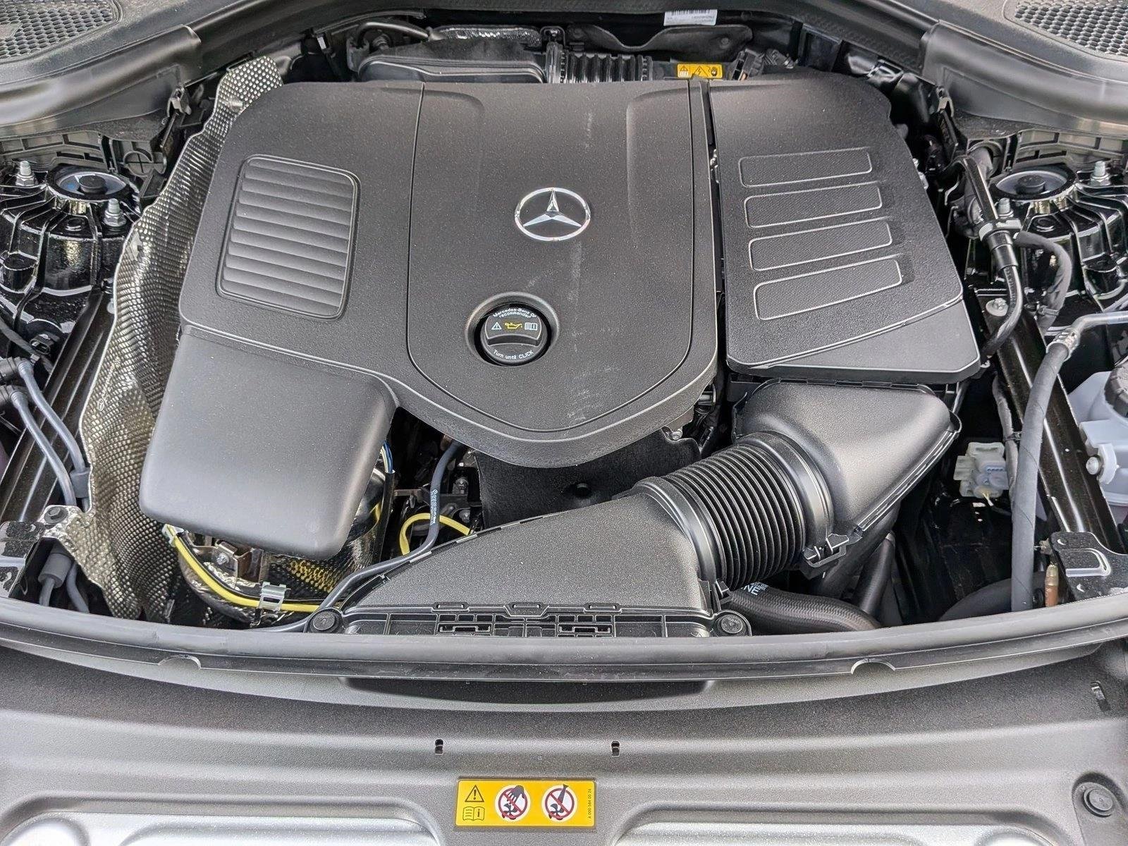 New 2026 Black Mercedes-Benz GLC300 image 18