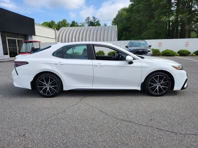 Used 2023 White Toyota SE image 9
