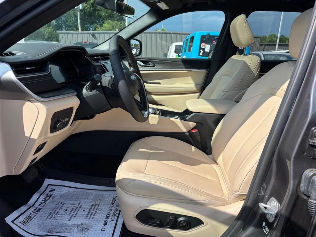 Used 2025 Gray Jeep Limited image 12