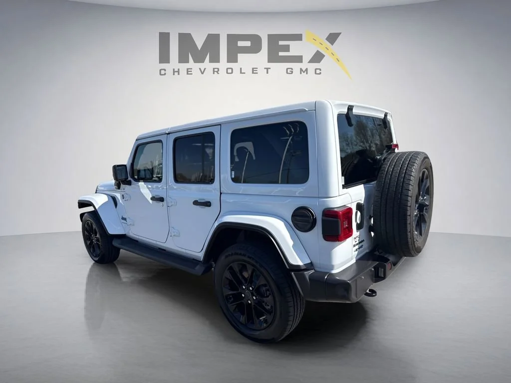 Used 2025 White Jeep Sahara image 3
