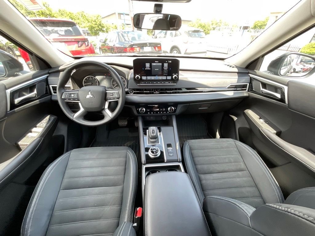 Used 2023 Black Mitsubishi SE image 9