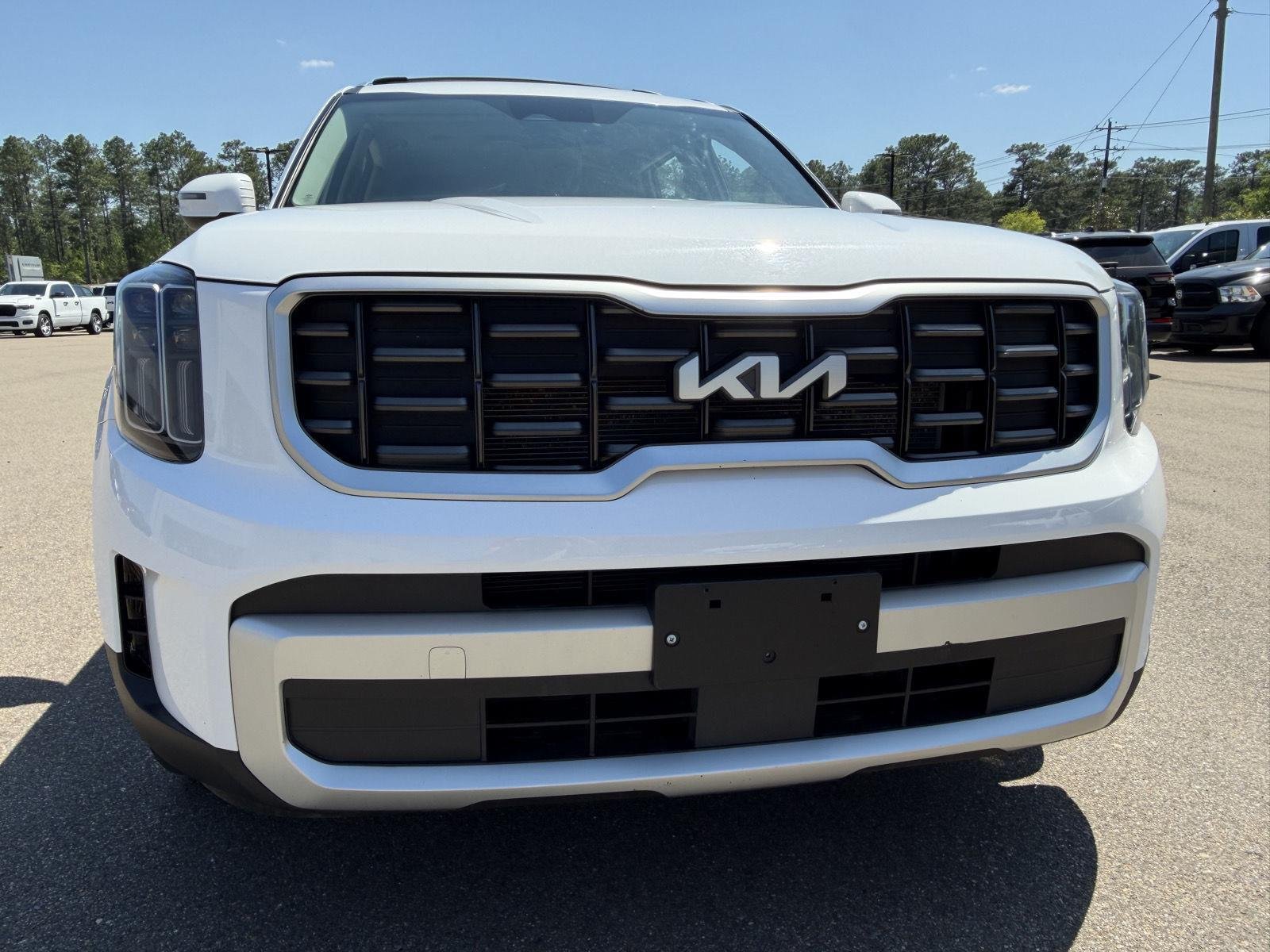 Used 2025 Glacial White Pearl Kia S image 24