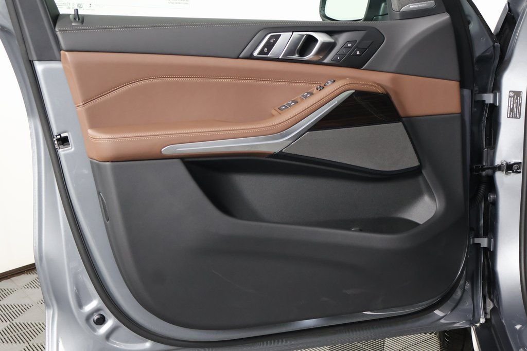 New 2026 Skyscraper Grey Metallic BMW xDrive40i image 7