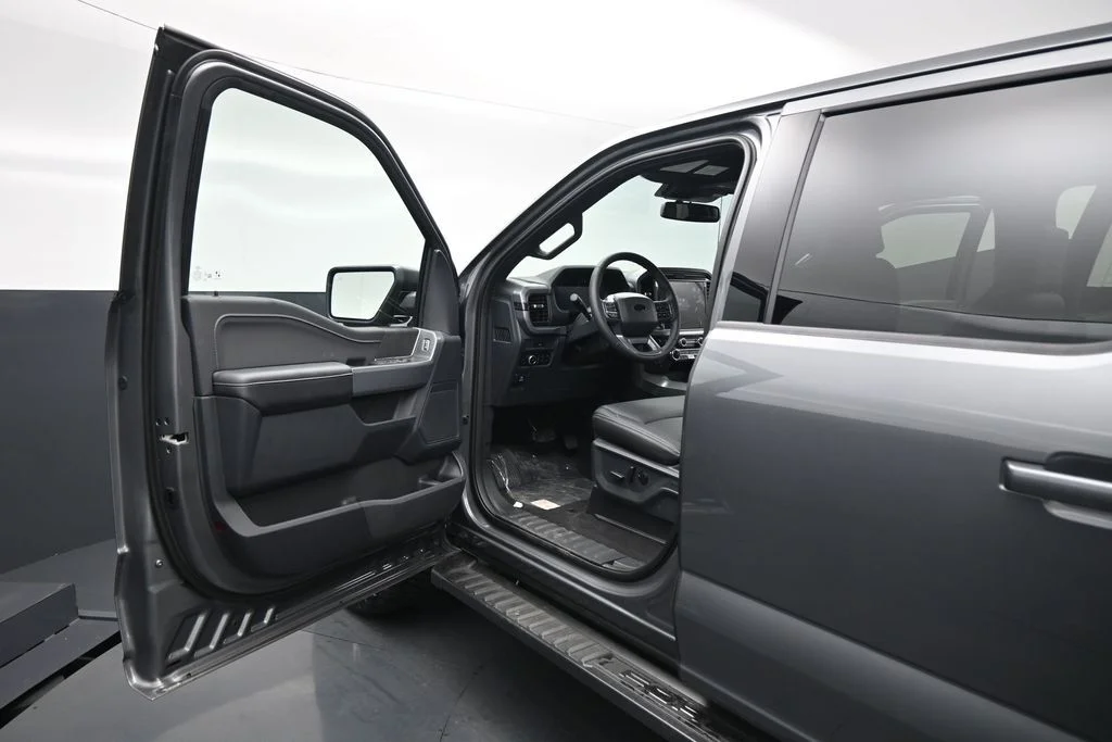 New 2026 Carbonized Gray Metallic Ford XLT image 8