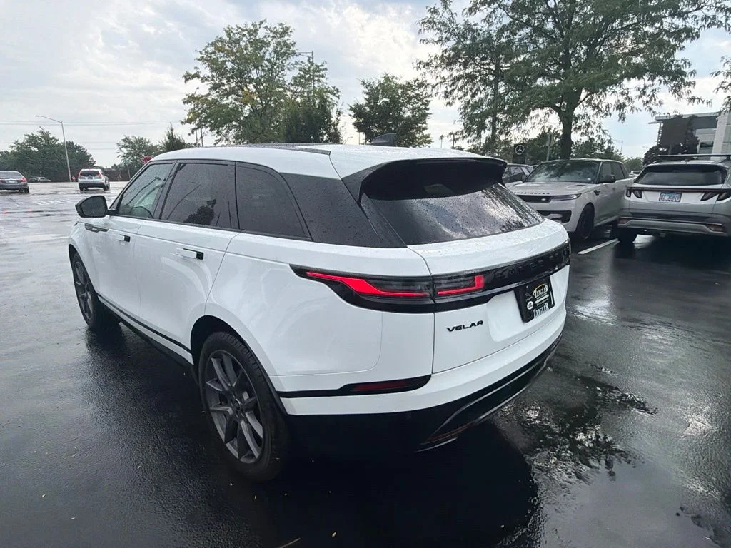 Used 2025 White Land Rover Dynamic HSE image 3