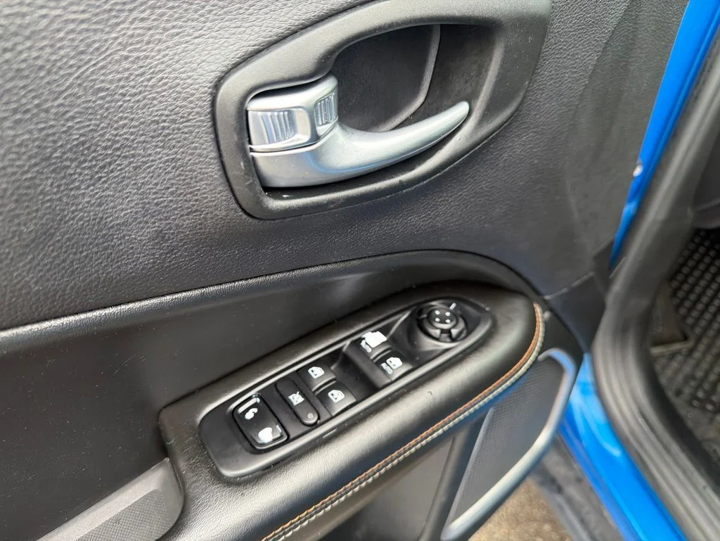 Certified Used 2018 Blue Jeep Latitude image 10