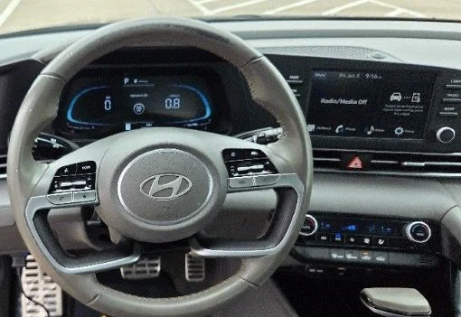 Used 2025 Black Hyundai SEL Sport image 7