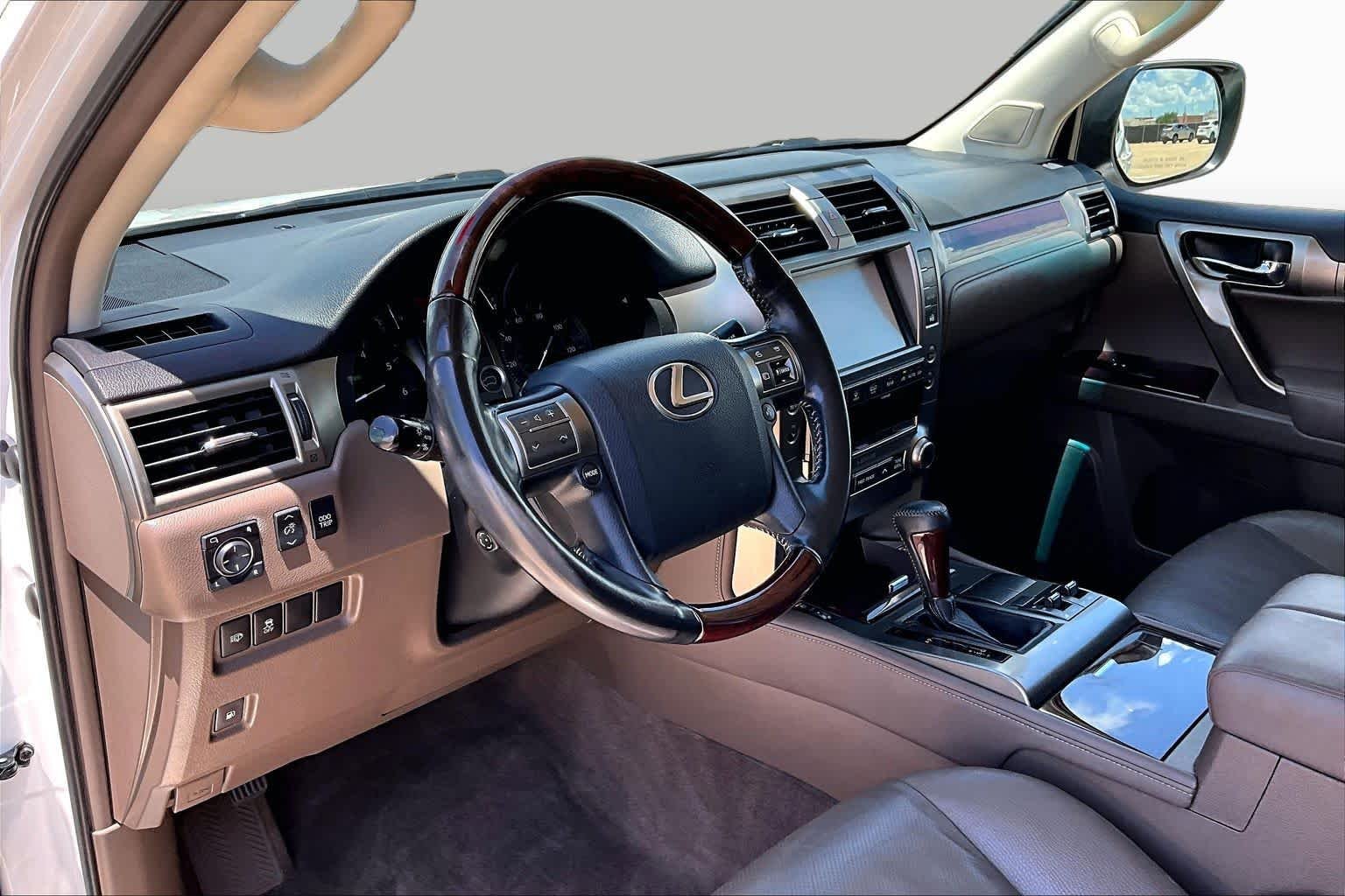 Used 2016 Starfire Pearl Lexus  image 17