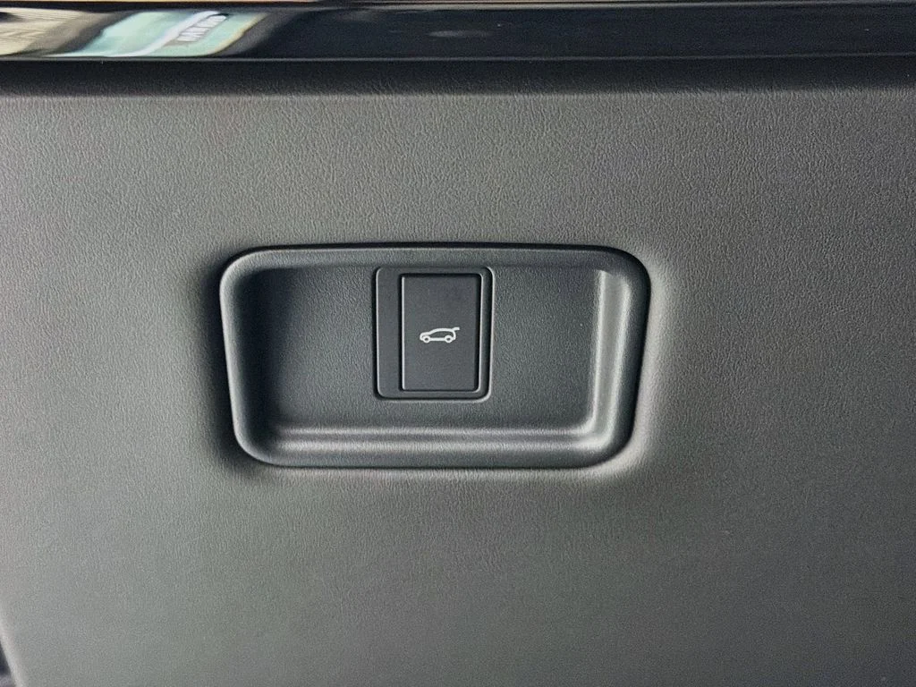 New 2027 Santorini Black Land Rover SE image 10
