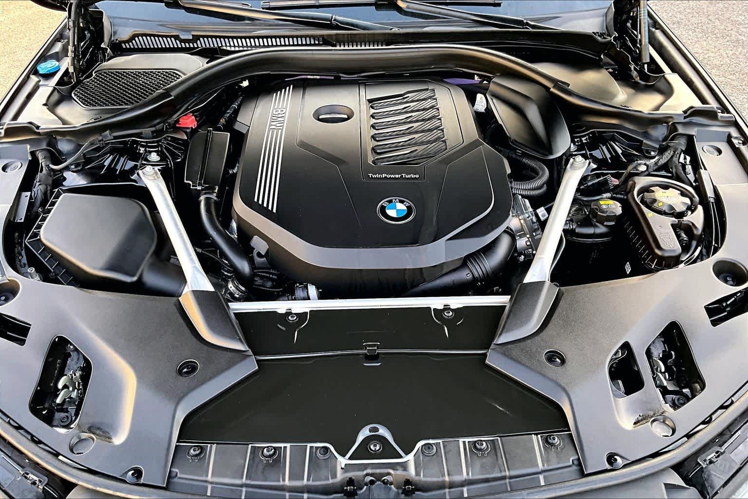 Used 2022 Black Sapphire Metallic BMW 540i image 31