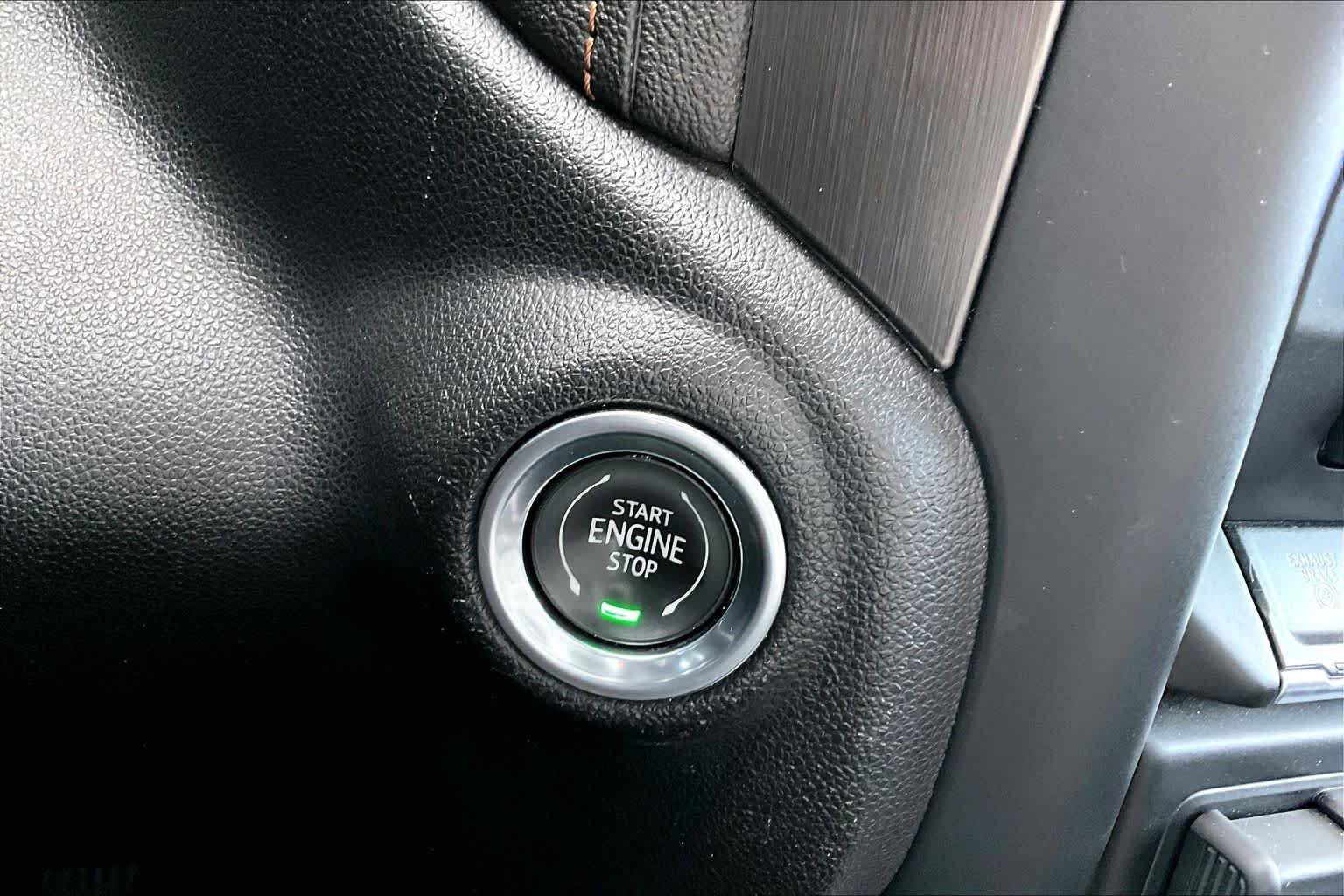 Used 2021 Onyx Black GMC AT4 image 33