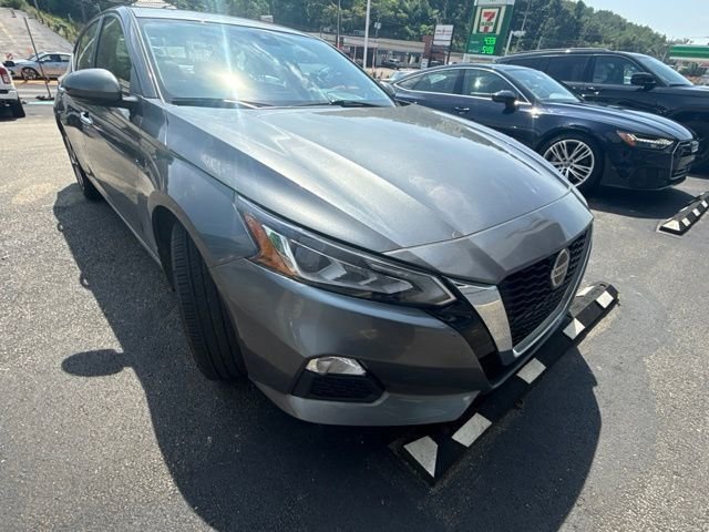 Certified Used 2021 Gray Nissan 2.5 SV image 3