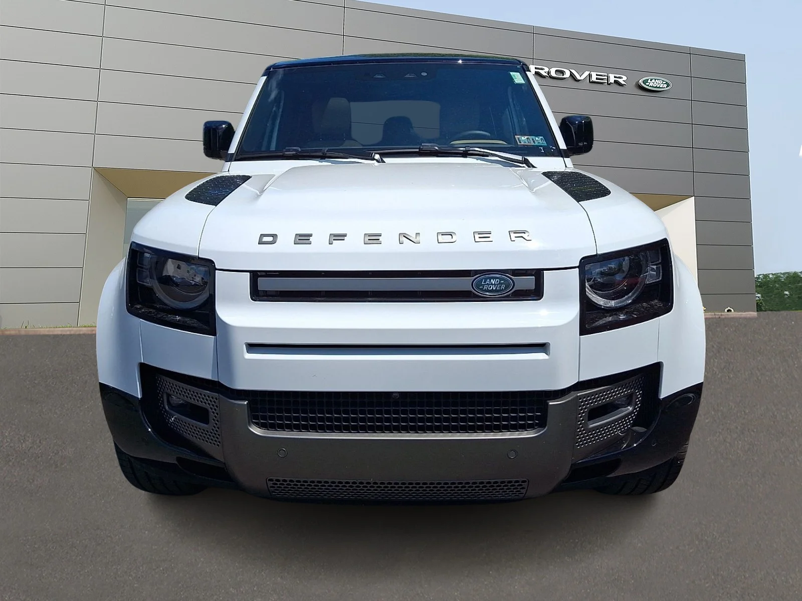 Certified Used 2025 Fuji White - 1AA Land Rover 110 P500 X-Dynamic SE image 8