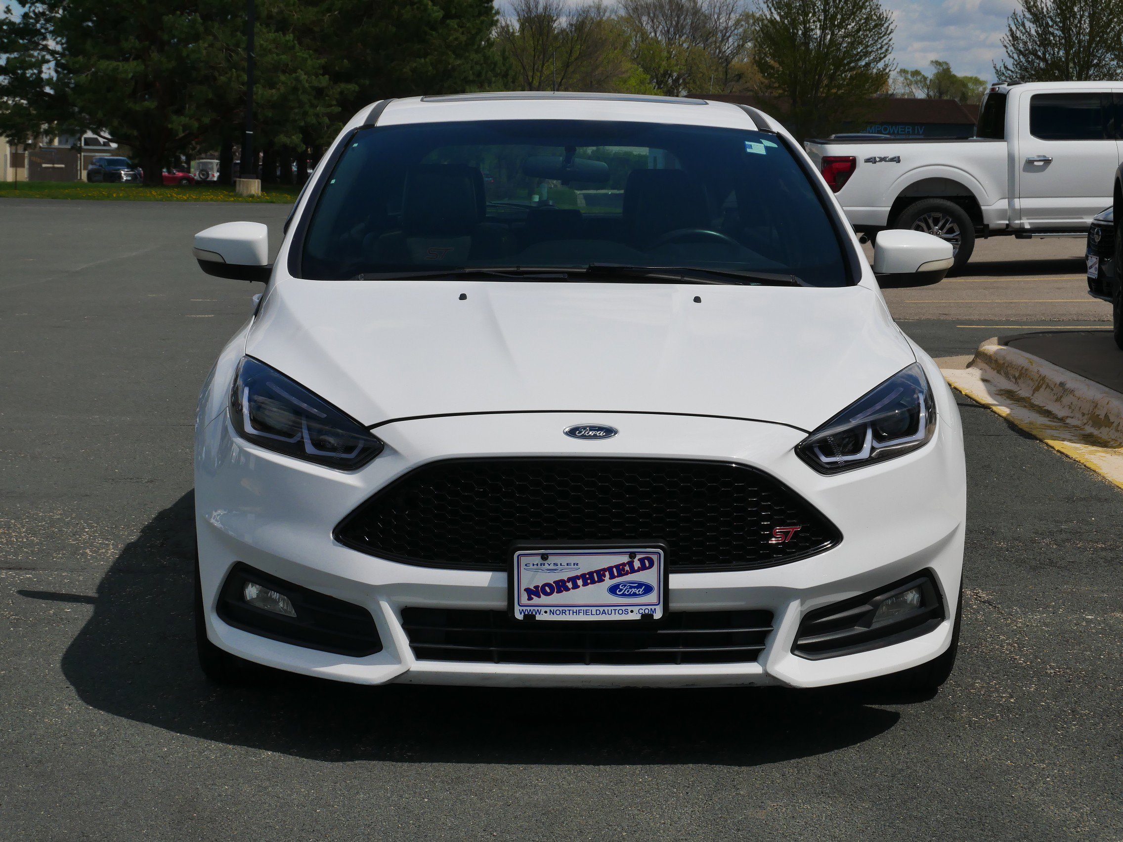 View vehicle photo 3