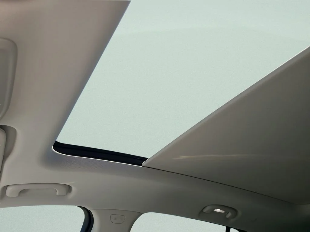 New 2026 Iridescent White Tricoat Buick Avenir image 18