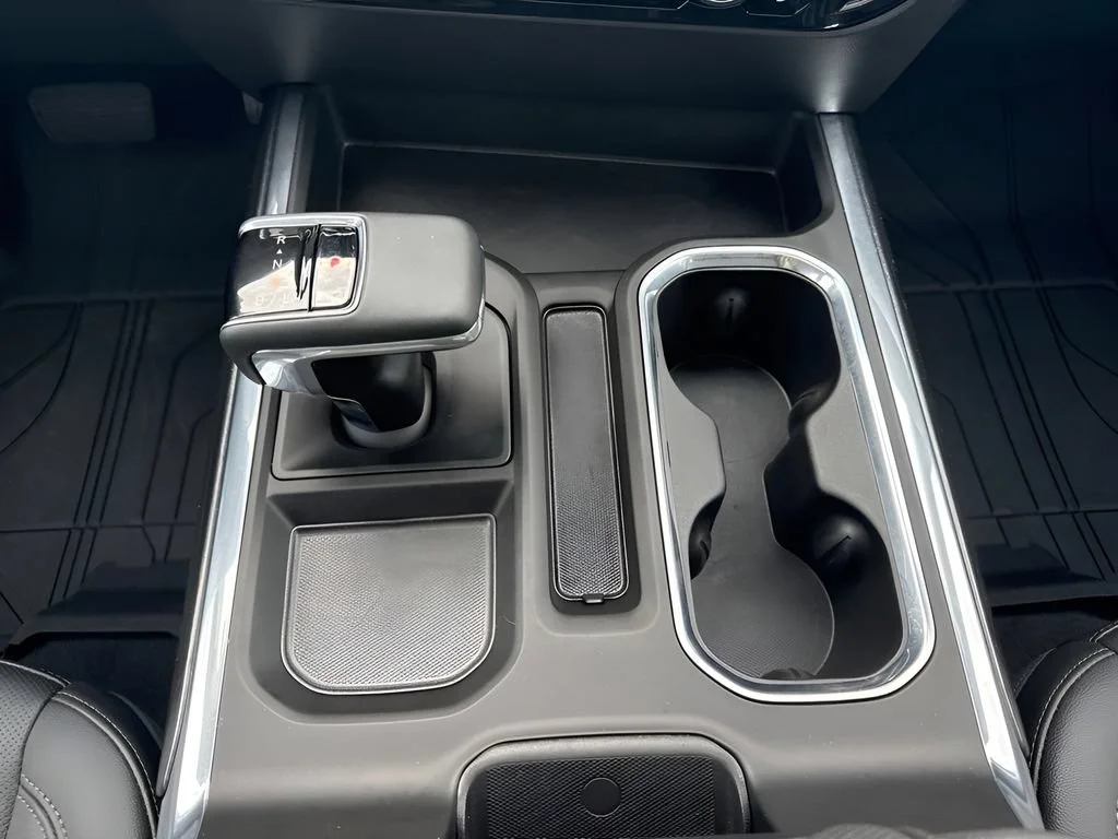 Used 2025 Summit White Chevrolet LTZ image 19