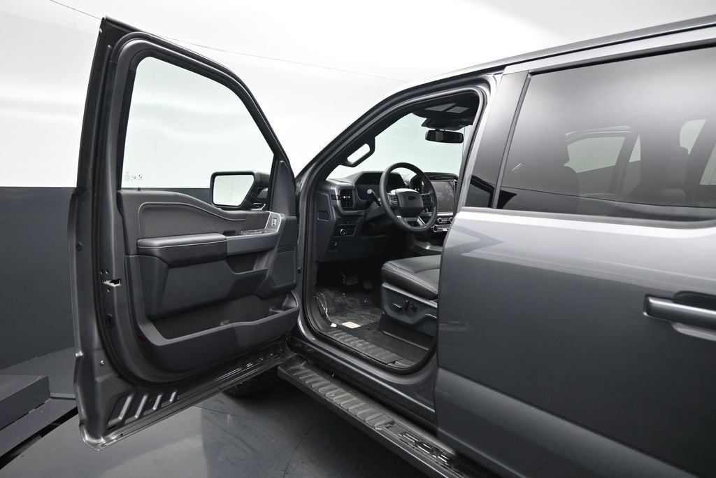 New 2026 Carbonized Gray Metallic Ford XLT image 8