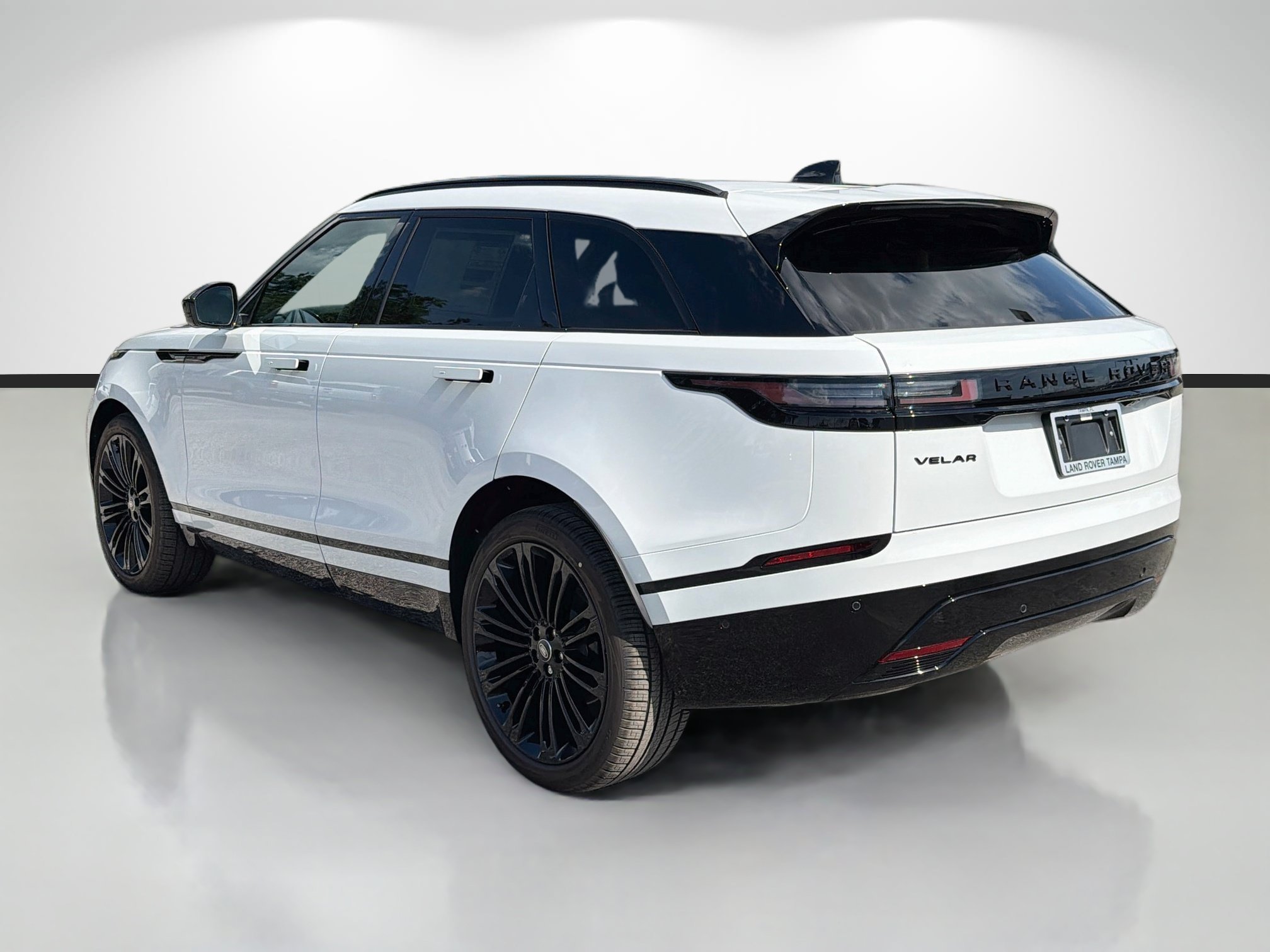 New 2026 Fuji White LAND ROVER  image 3