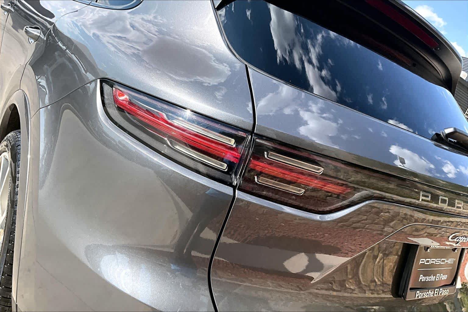 Used 2021 Quartzite Grey Metallic Porsche  image 18