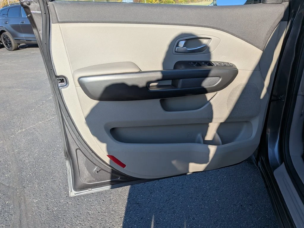 Used 2018 Platinum Graphite Kia LX image 13