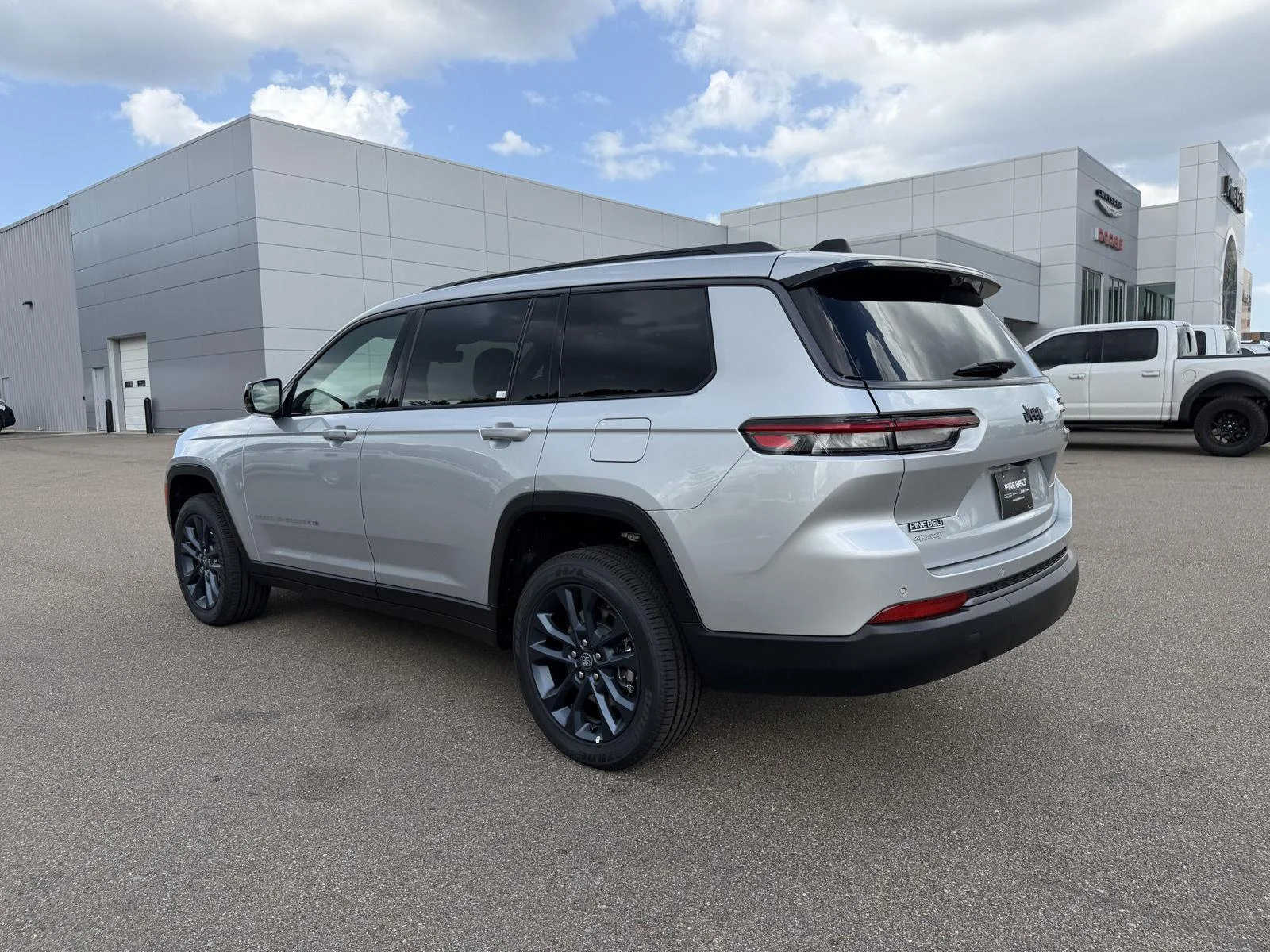 New 2026 Silver Zynith Exterior Paint Jeep 85th Anniversary Edition image 4