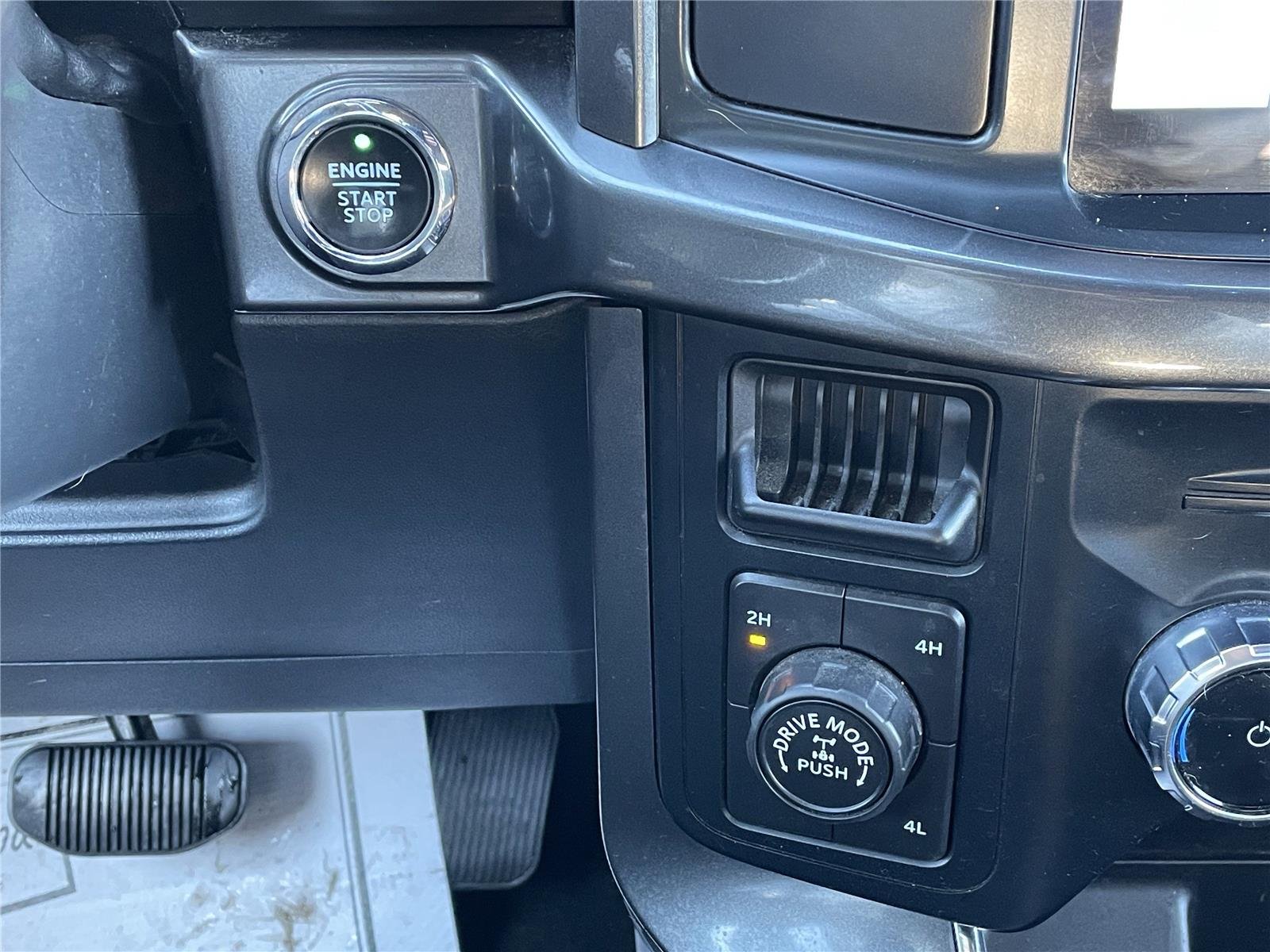 Used 2022 Agate Black Ford XLT image 19