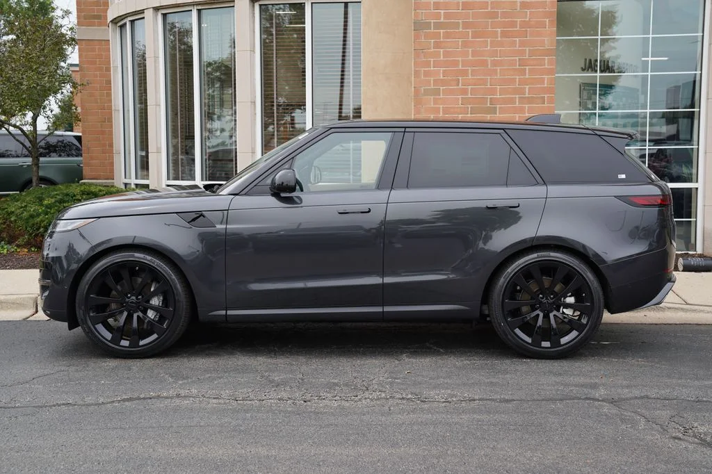New 2026 Carpathian Grey Land Rover SE image 2