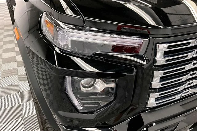 Used 2024 Onyx Black GMC Denali image 35
