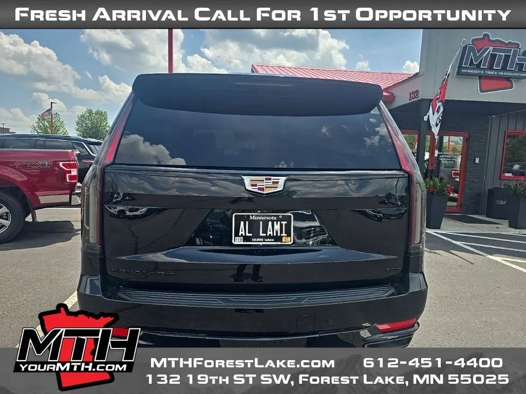 Used 2021 Black Cadillac Sport image 5