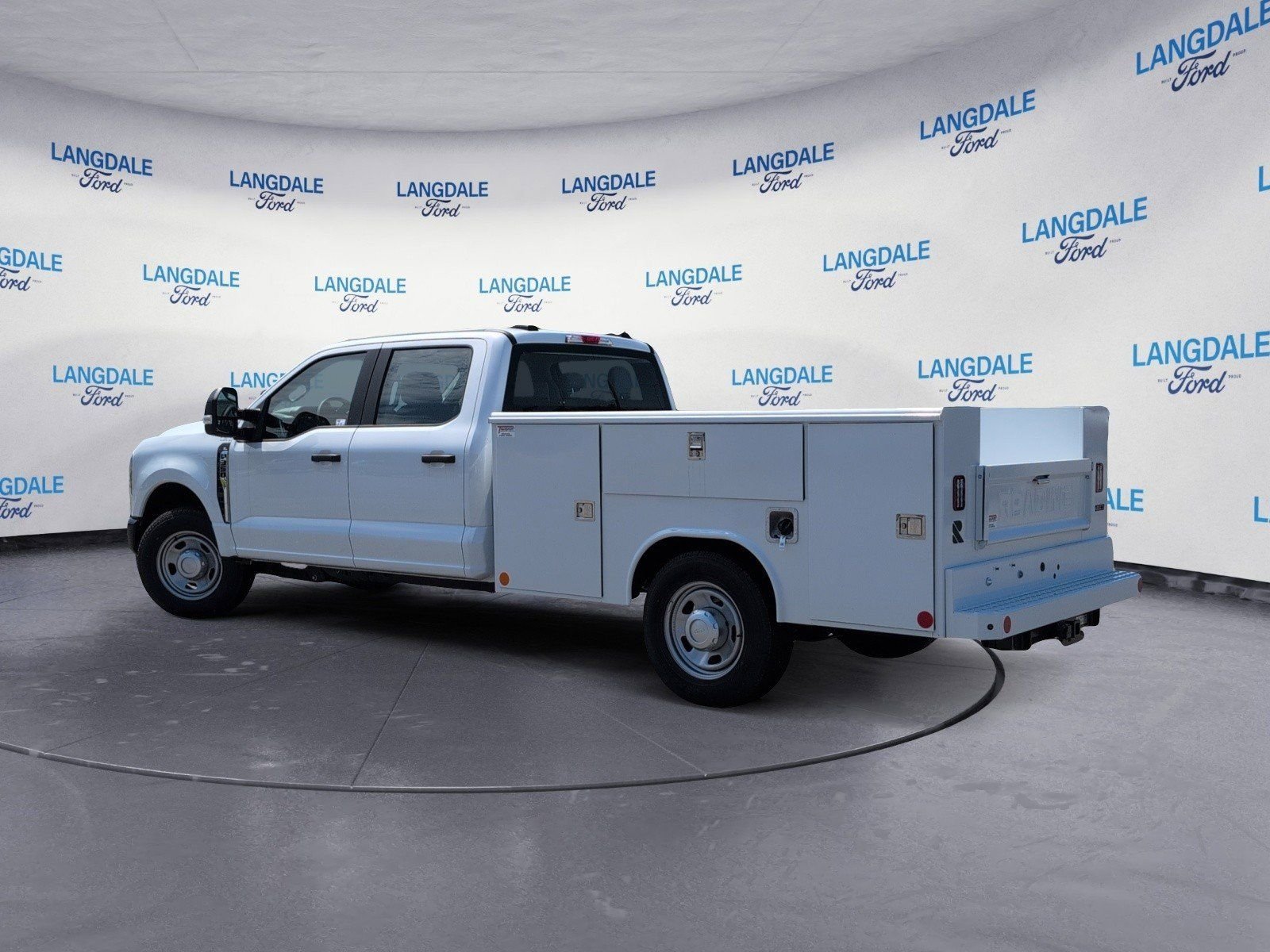 2025 Ford F-350 Super Duty Chassis Cab XL - Photo 9