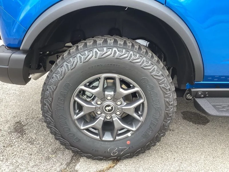 New 2025 Velocity Blue Metallic Ford Badlands® image 9