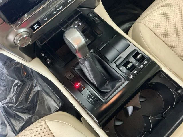 Used 2020  Lexus 460 image 20