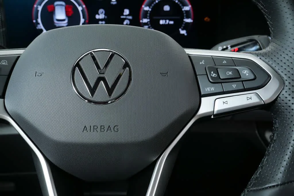 New 2026 Opal White Pearl Volkswagen SE R-Line Black image 10