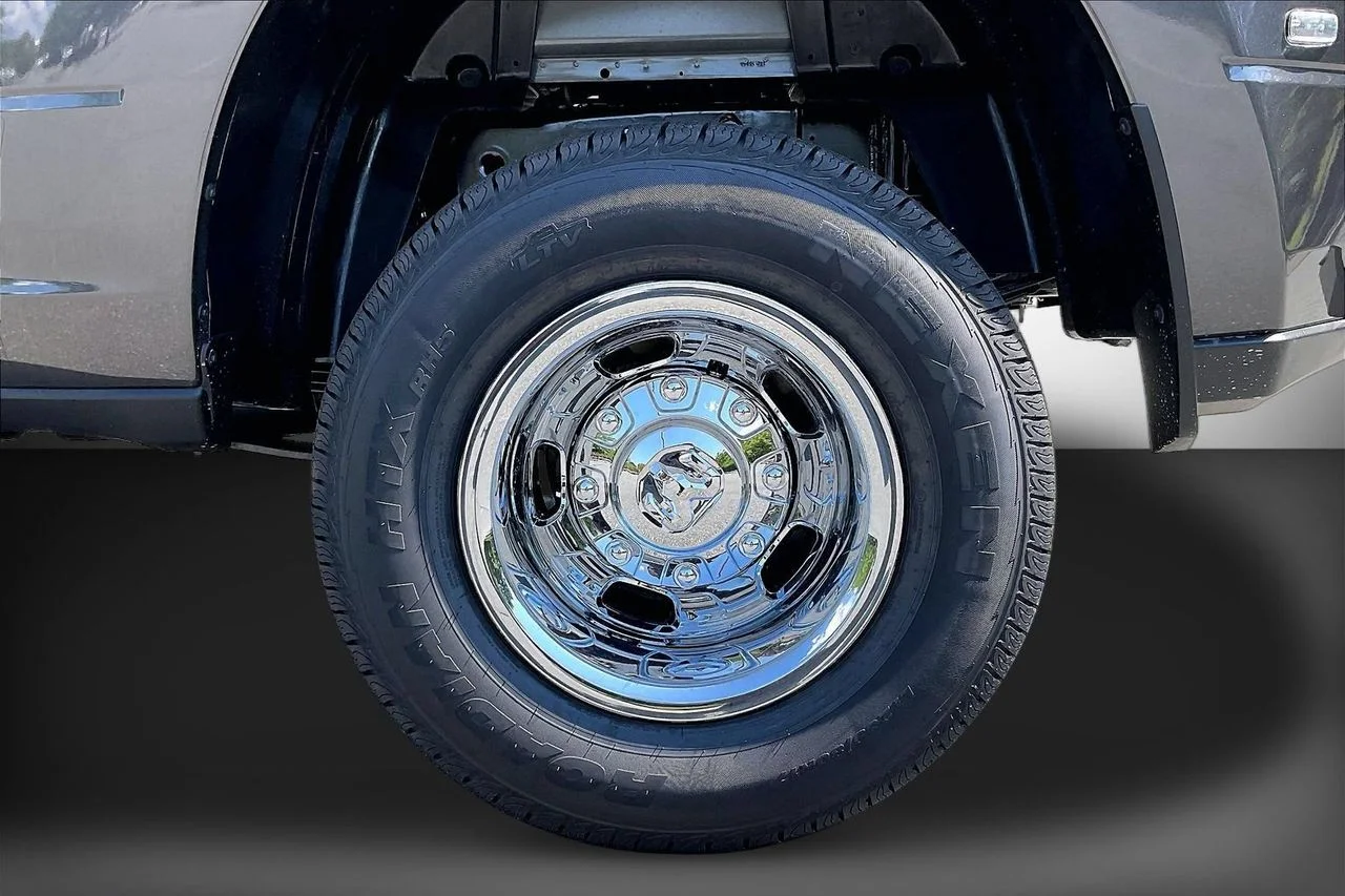 New 2026 Granite Crystal Metallic Clear-Coat Exterior Paint RAM Tradesman image 30