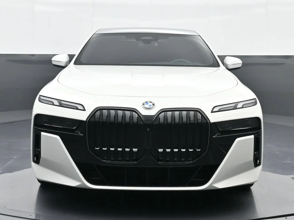 2025 BMW 7 Series 740i - Photo 6