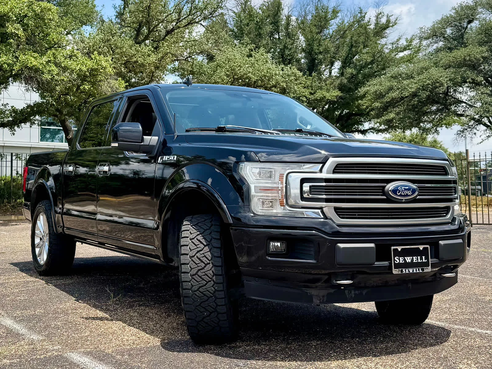 Used 2019  Ford Limited image 8