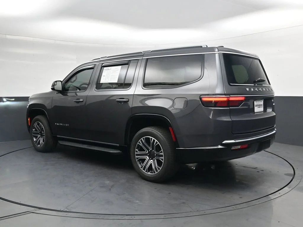 Used 2024 Gray Jeep Base image 12