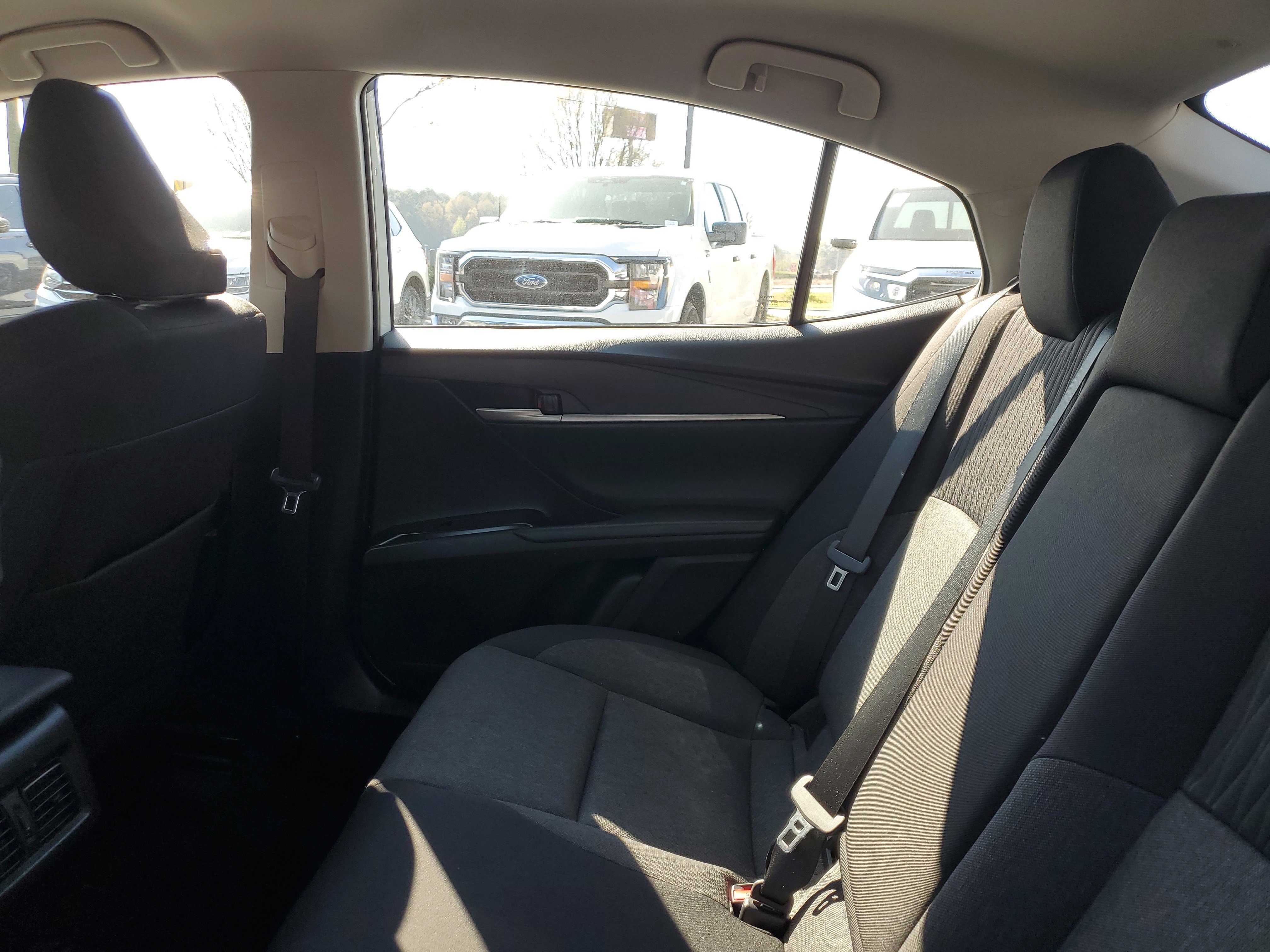 Used 2025 Ice Toyota LE image 10