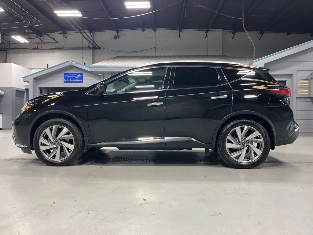 Used 2020 Super Black Metallic Nissan SL image 4