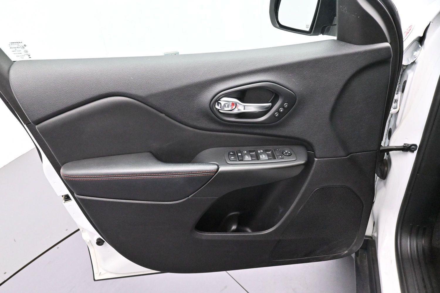 Used 2022 Bright White Clearcoat Jeep Trailhawk image 11