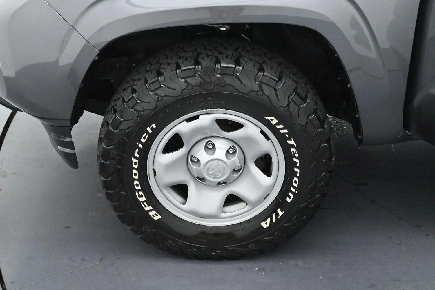 Used 2019 Magnetic Gray Metallic Toyota SR5 image 30