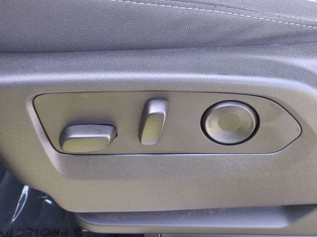 Used 2023 White Chevrolet LT image 12