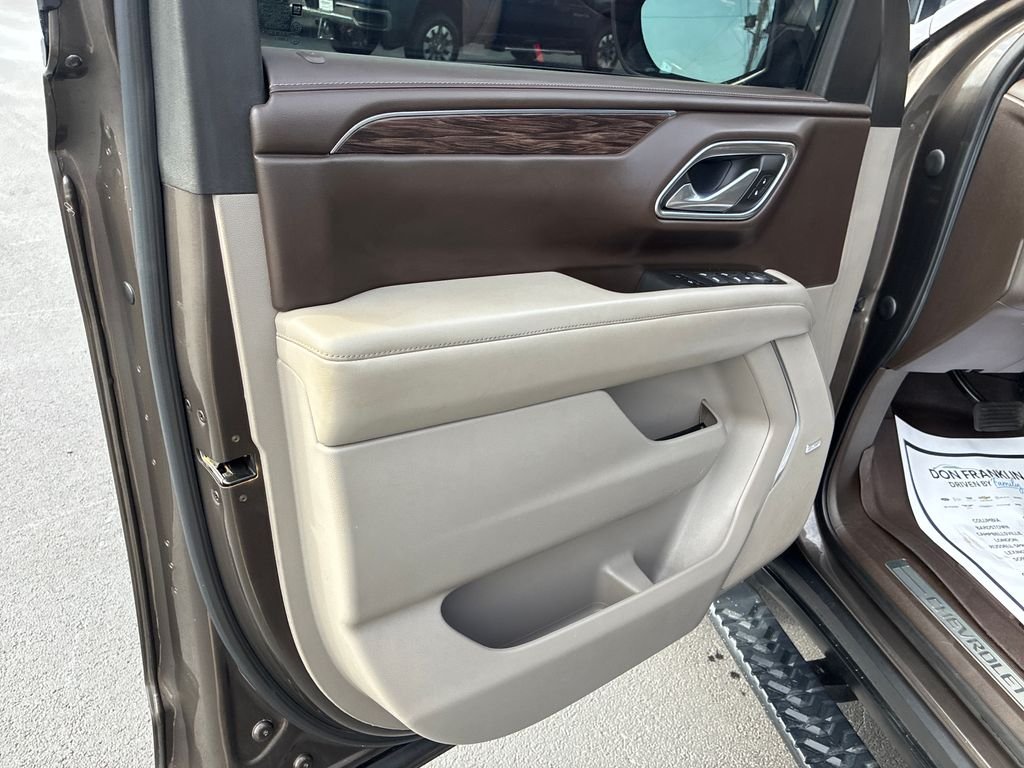 Used 2021 Gray Chevrolet Z71 image 11