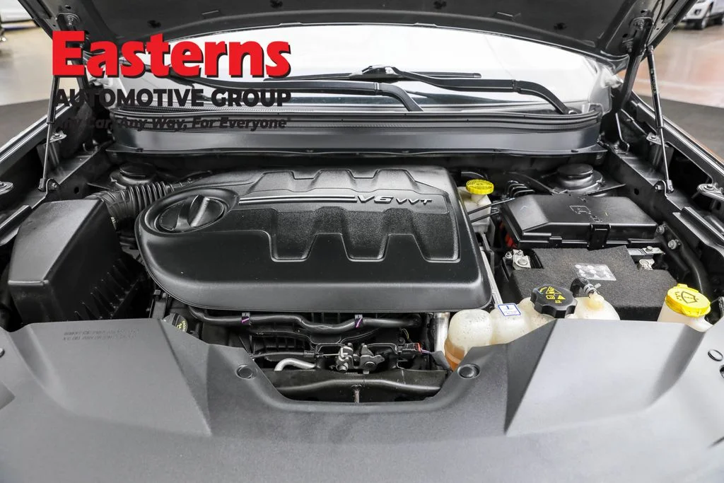 Used 2022 Gray Jeep Limited image 7