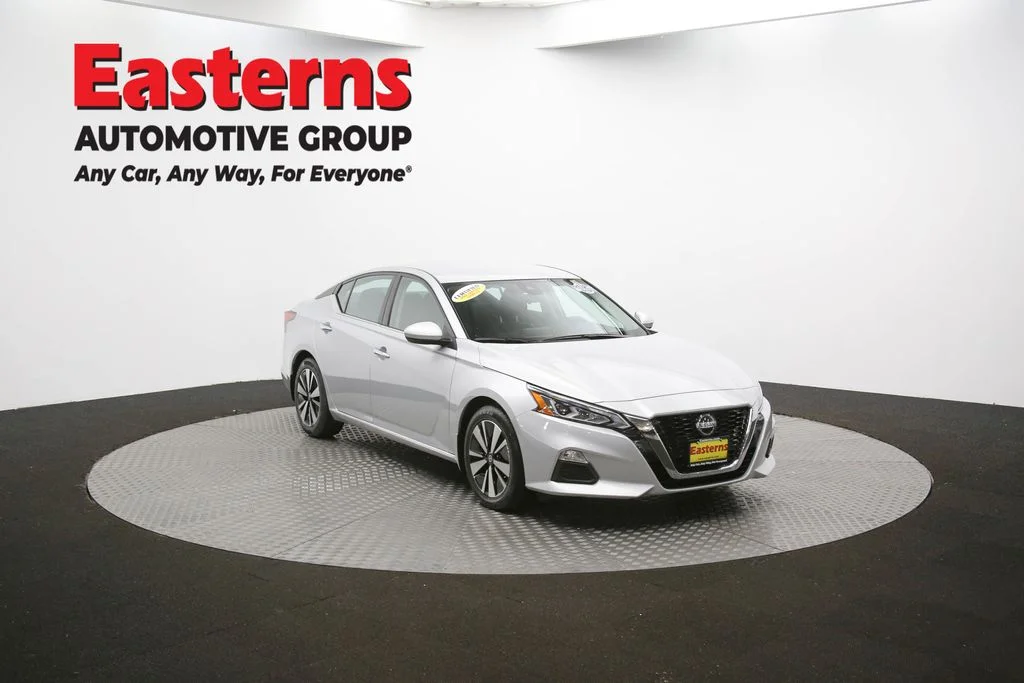 Used 2022 Silver Nissan 2.5 SV image 49
